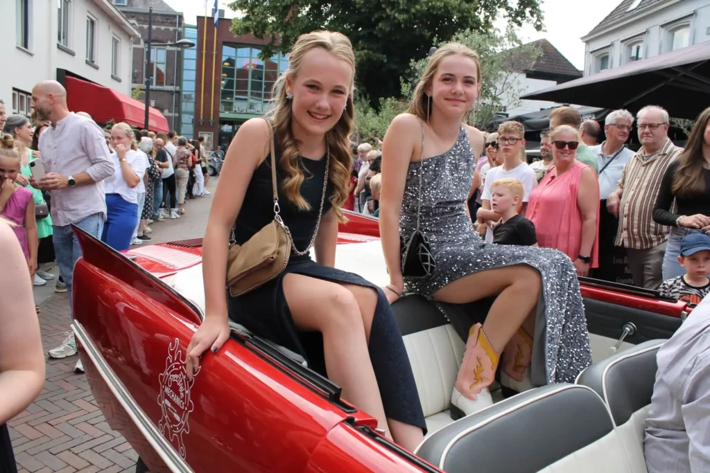 Afscheidsavond afscheid groep 8, limousine, Hollywood in de Klas